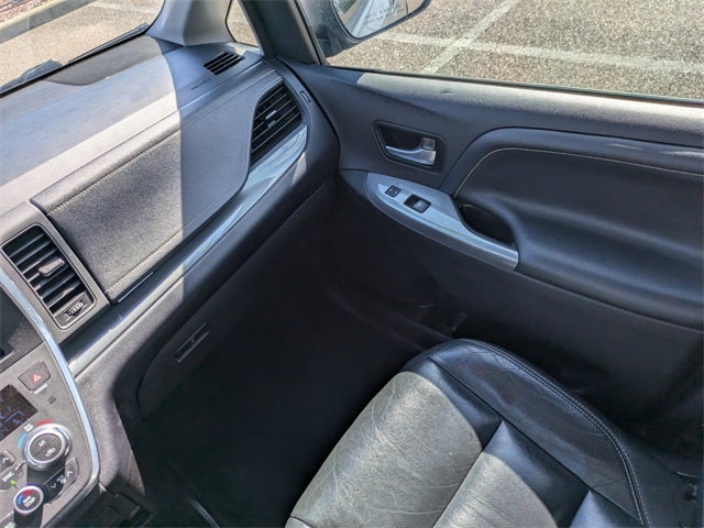 2017 Toyota Sienna SE Premium 8 Passenger