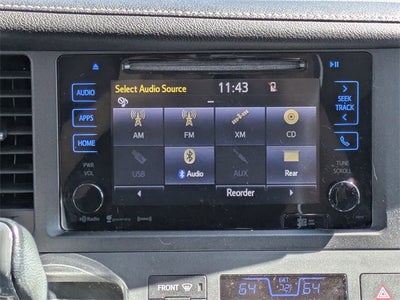 2017 Toyota Sienna SE Premium 8 Passenger