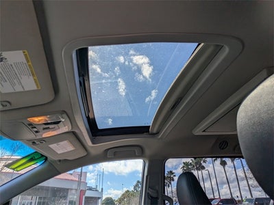 2017 Toyota Sienna SE Premium 8 Passenger