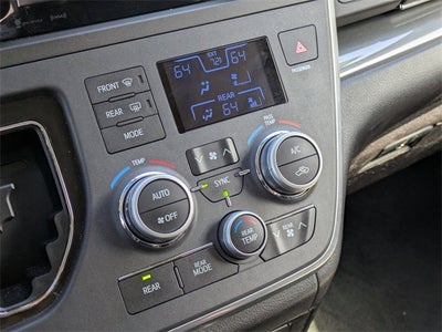 2017 Toyota Sienna SE Premium 8 Passenger