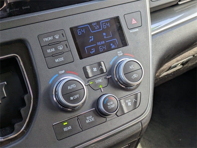 2017 Toyota Sienna SE Premium 8 Passenger