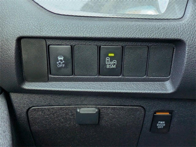 2017 Toyota Sienna SE Premium 8 Passenger