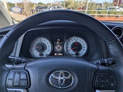 2017 Toyota Sienna SE Premium 8 Passenger