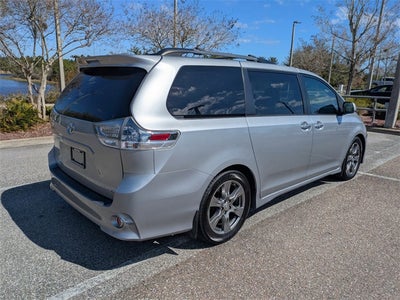 2017 Toyota Sienna SE Premium 8 Passenger