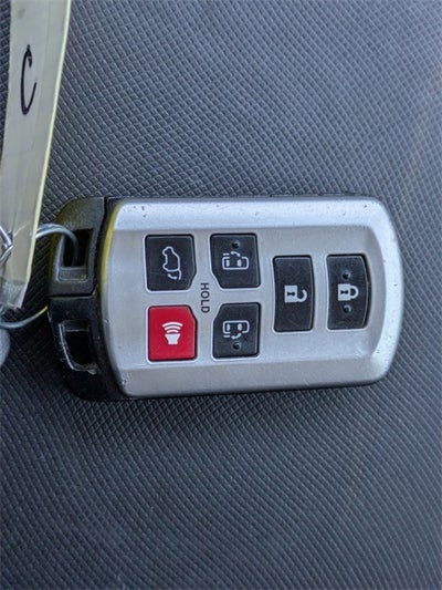 2017 Toyota Sienna SE Premium 8 Passenger