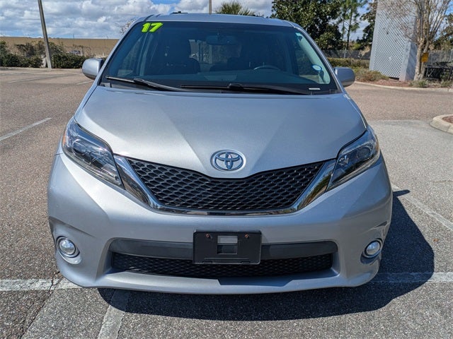 2017 Toyota Sienna SE Premium 8 Passenger