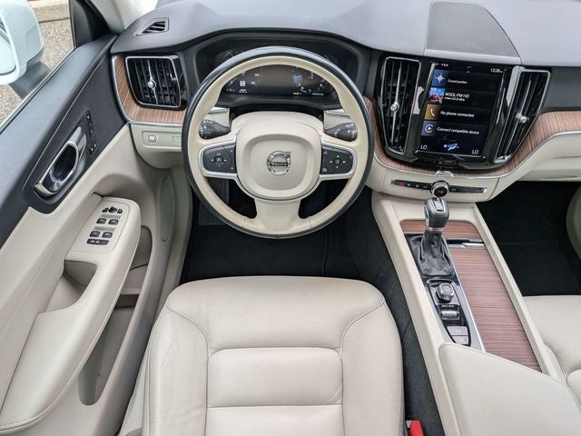 2021 Volvo XC60 T5 Momentum
