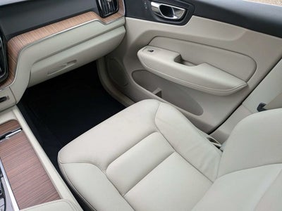 2021 Volvo XC60 T5 Momentum