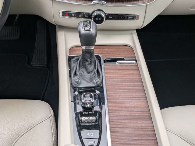 2021 Volvo XC60 T5 Momentum
