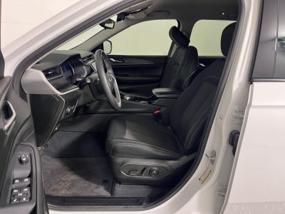 2023 Jeep Grand Cherokee Laredo 4x2