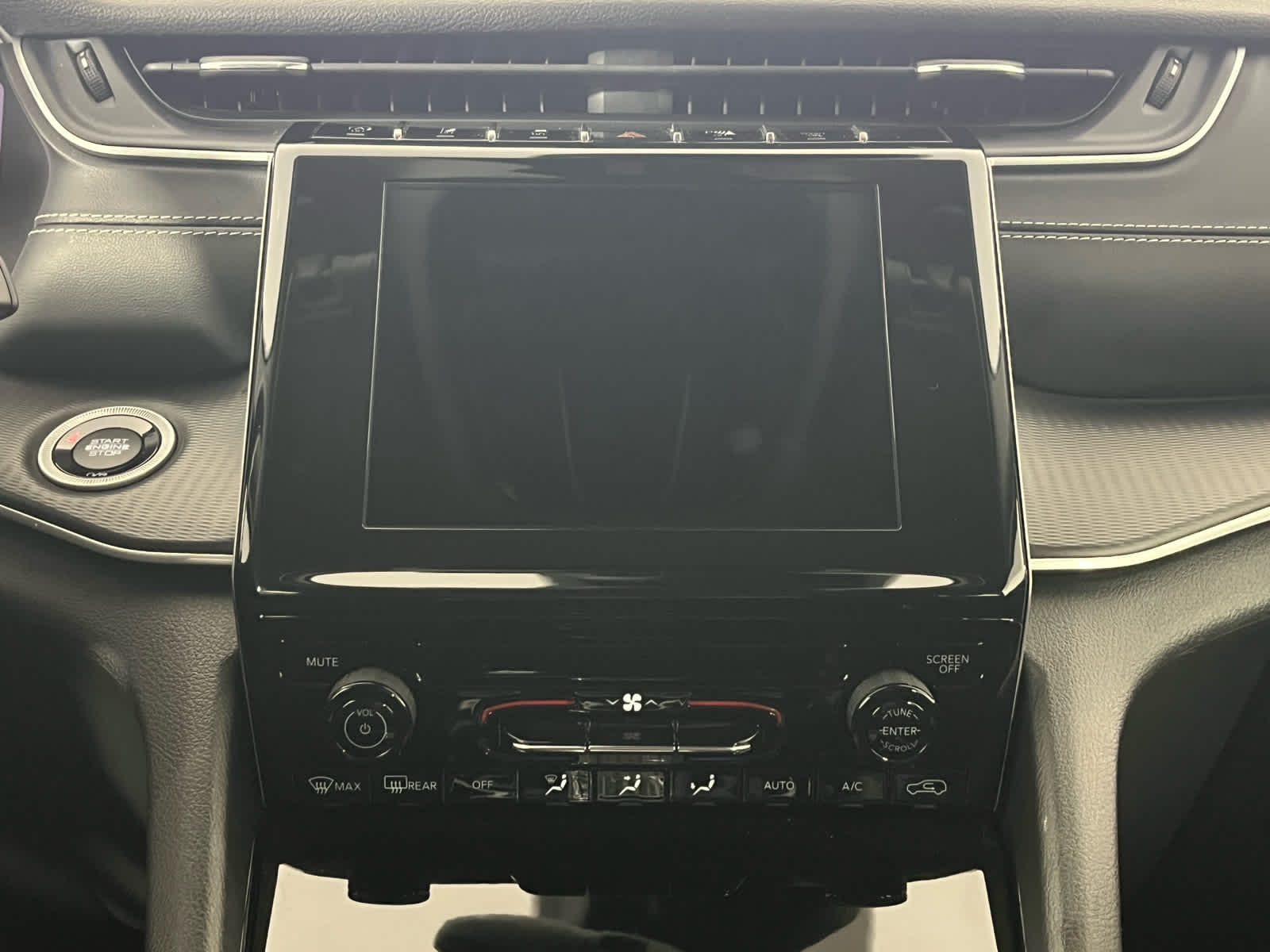 2023 Jeep Grand Cherokee Laredo 4x2