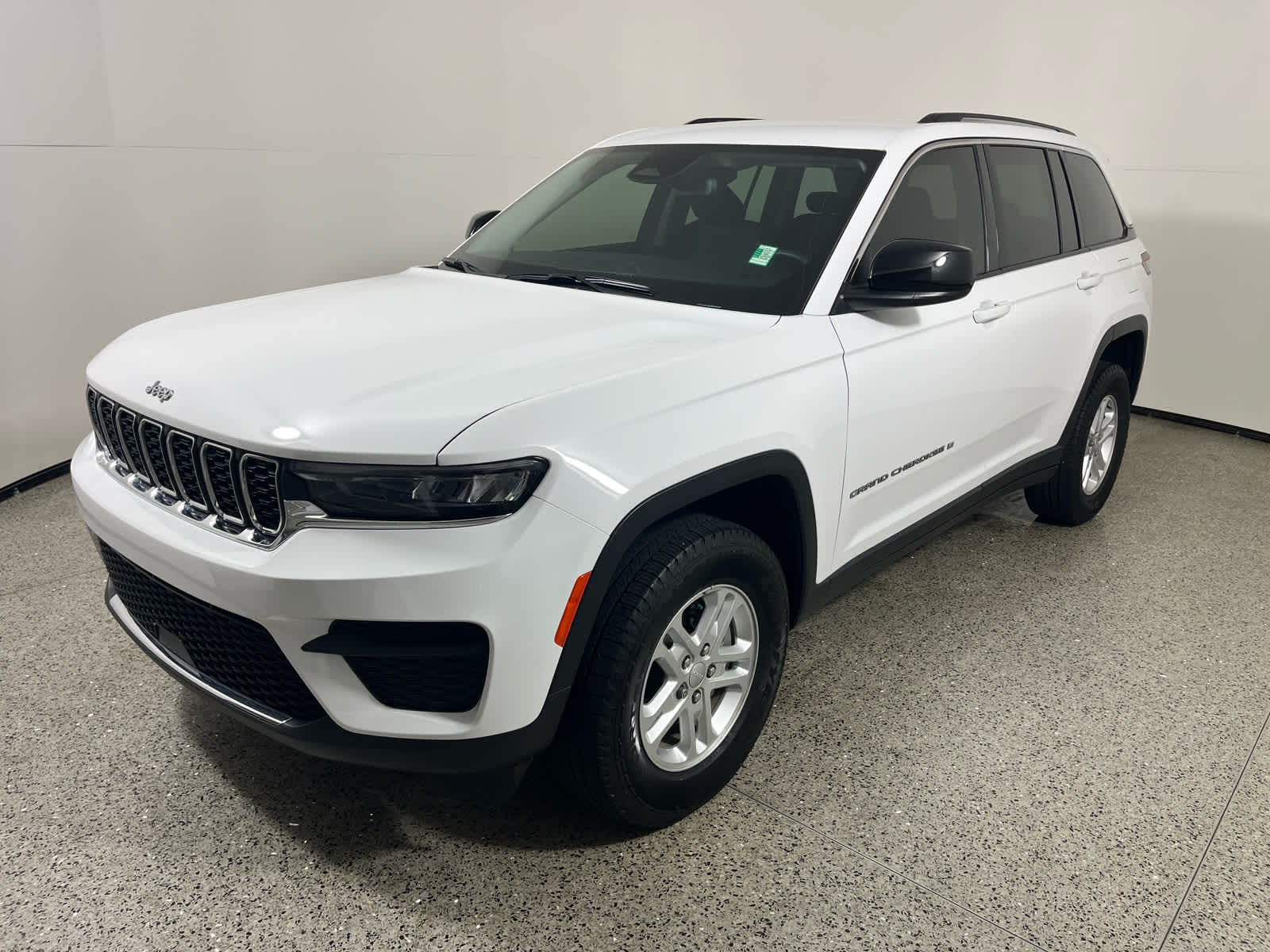 2023 Jeep Grand Cherokee Laredo 4x2