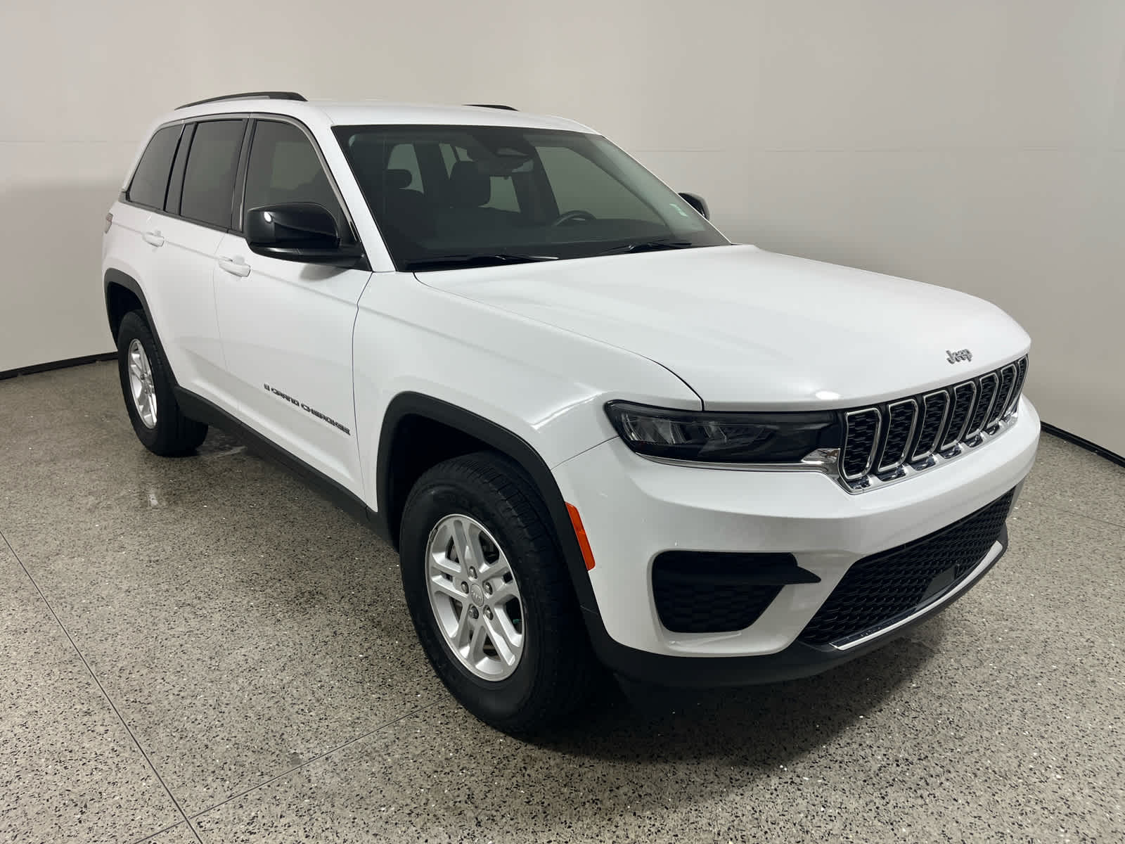 2023 Jeep Grand Cherokee Laredo 4x2