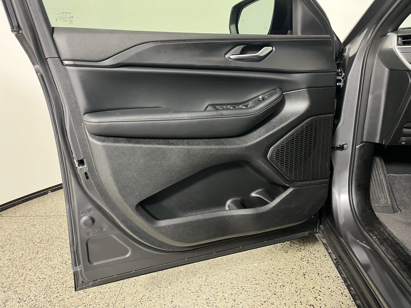 2025 Jeep Grand Cherokee GRAND CHEROKEE LAREDO X 4X2