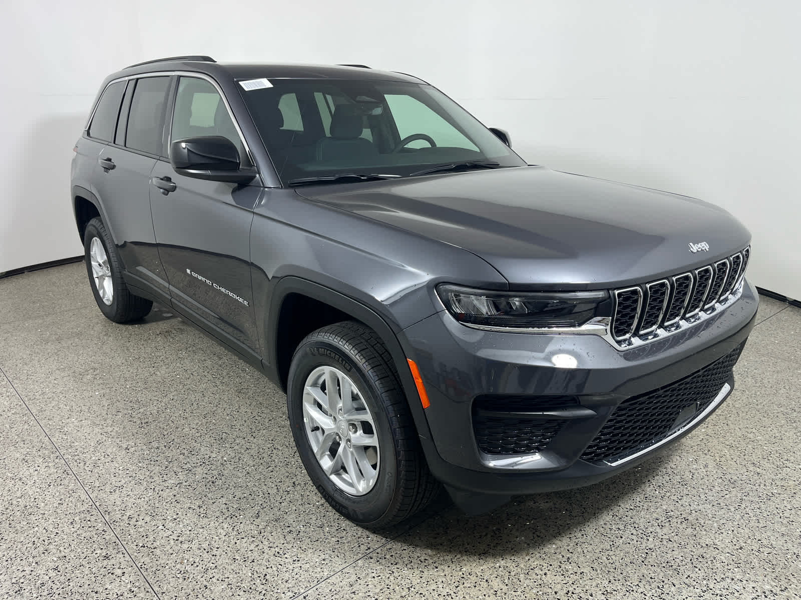 2025 Jeep Grand Cherokee GRAND CHEROKEE LAREDO X 4X2