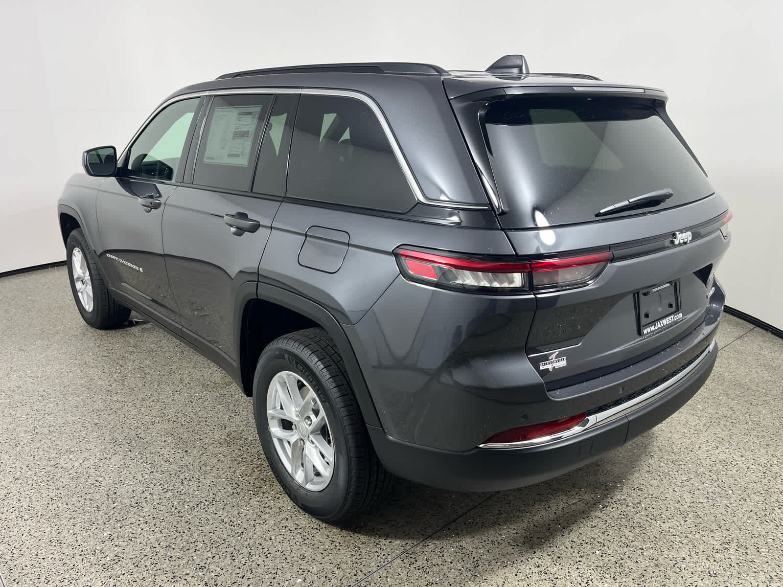 2025 Jeep Grand Cherokee GRAND CHEROKEE LAREDO X 4X2