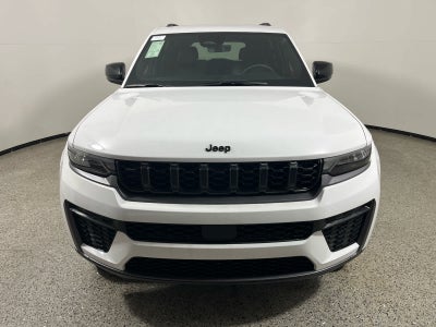 2026 Jeep Grand Cherokee Laredo Altitude