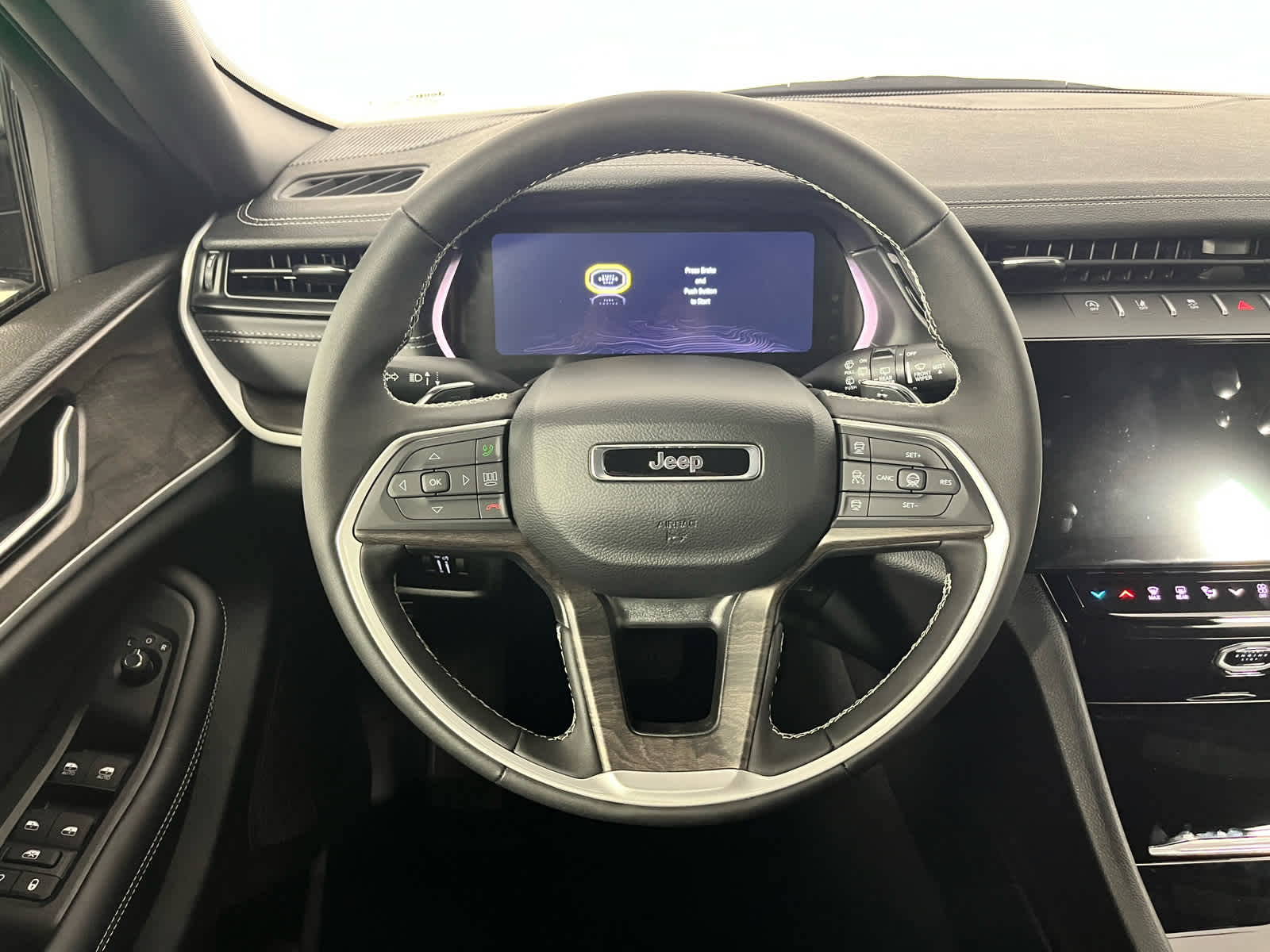 2026 Jeep Grand Cherokee Laredo Altitude