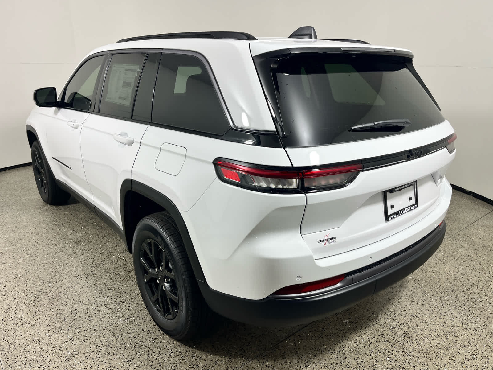 2026 Jeep Grand Cherokee Laredo Altitude