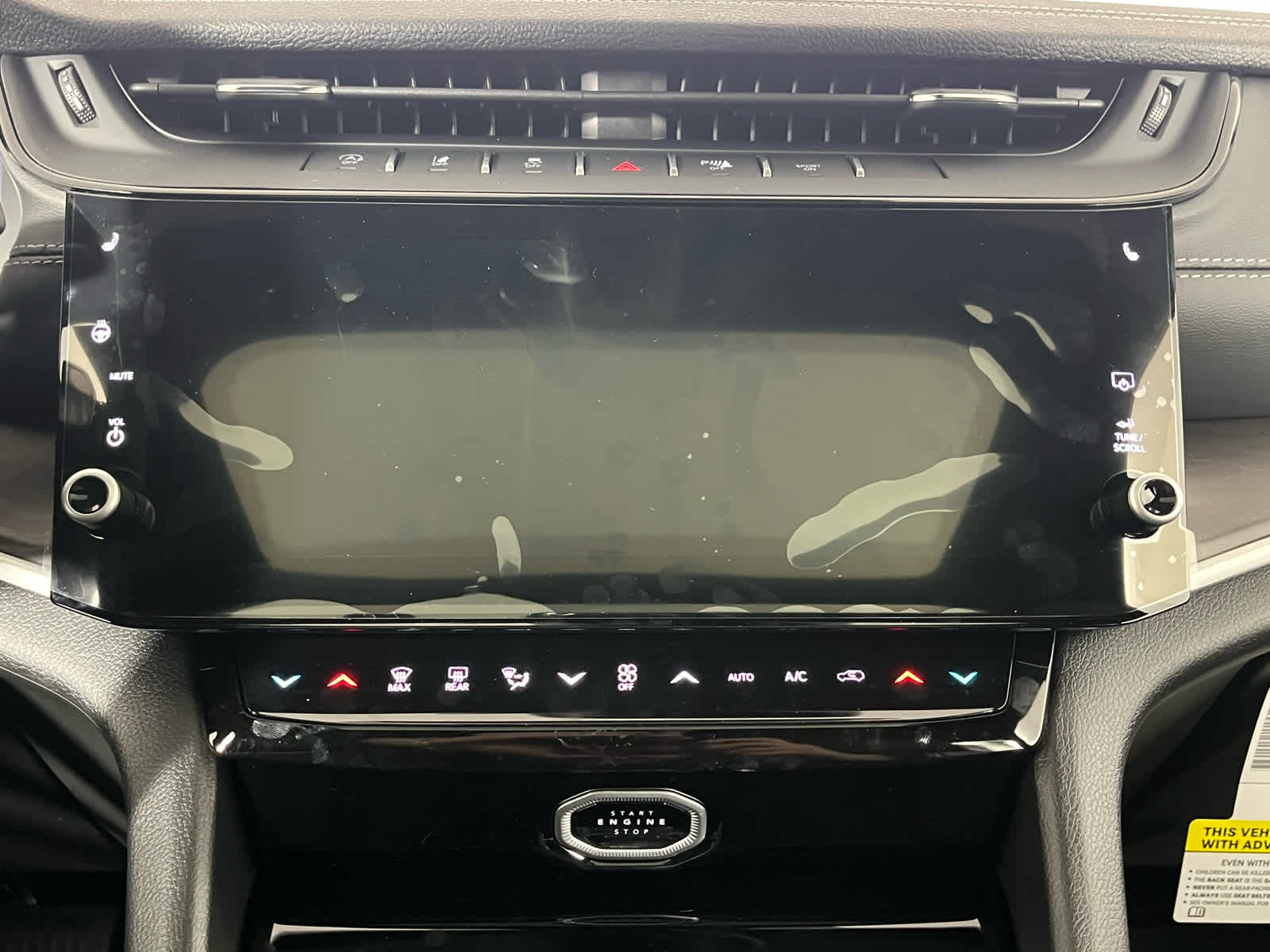 2026 Jeep Grand Cherokee GRAND CHEROKEE LAREDO ALTITUDE 4X2