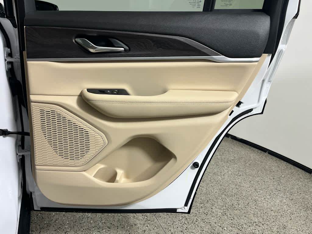 2025 Jeep Grand Cherokee GRAND CHEROKEE LIMITED 4X2