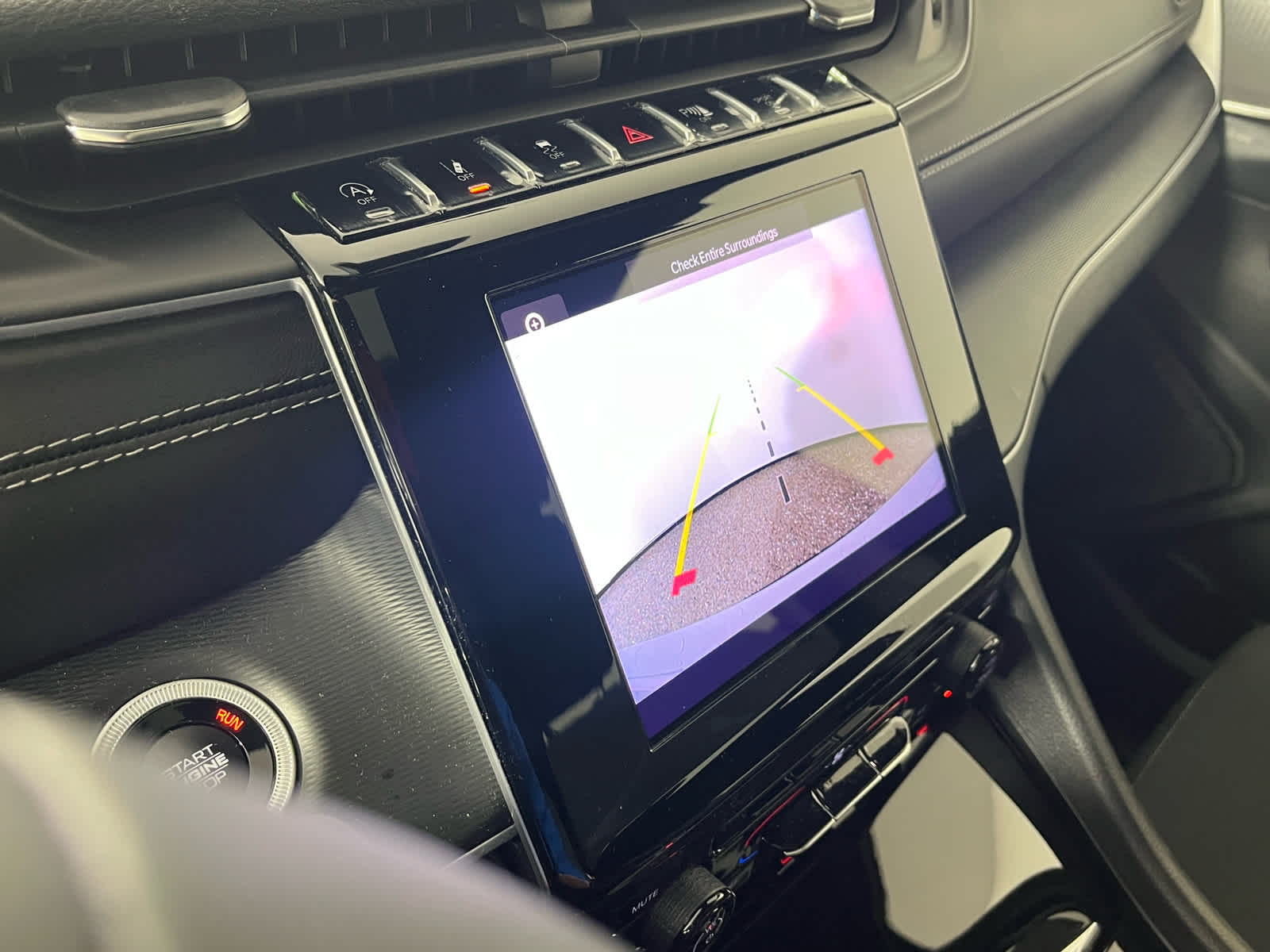 2025 Jeep Grand Cherokee GRAND CHEROKEE L LAREDO X 4X2