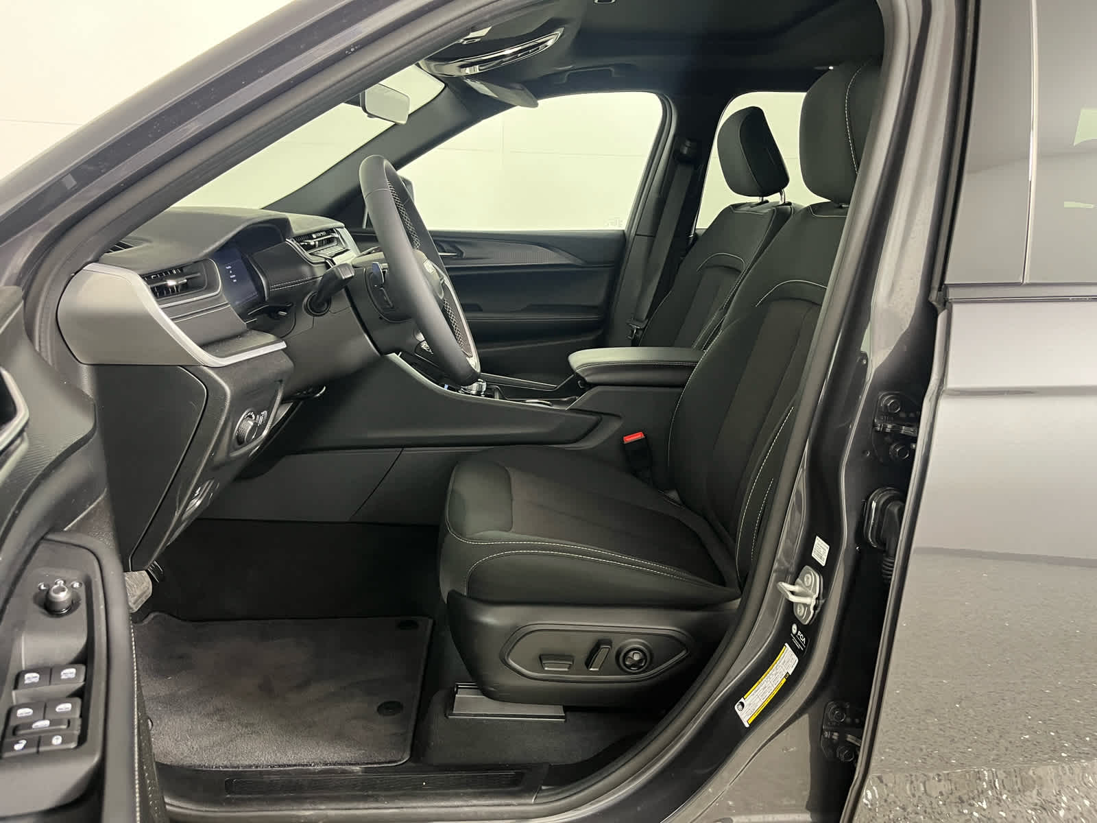 2025 Jeep Grand Cherokee GRAND CHEROKEE L LAREDO X 4X2