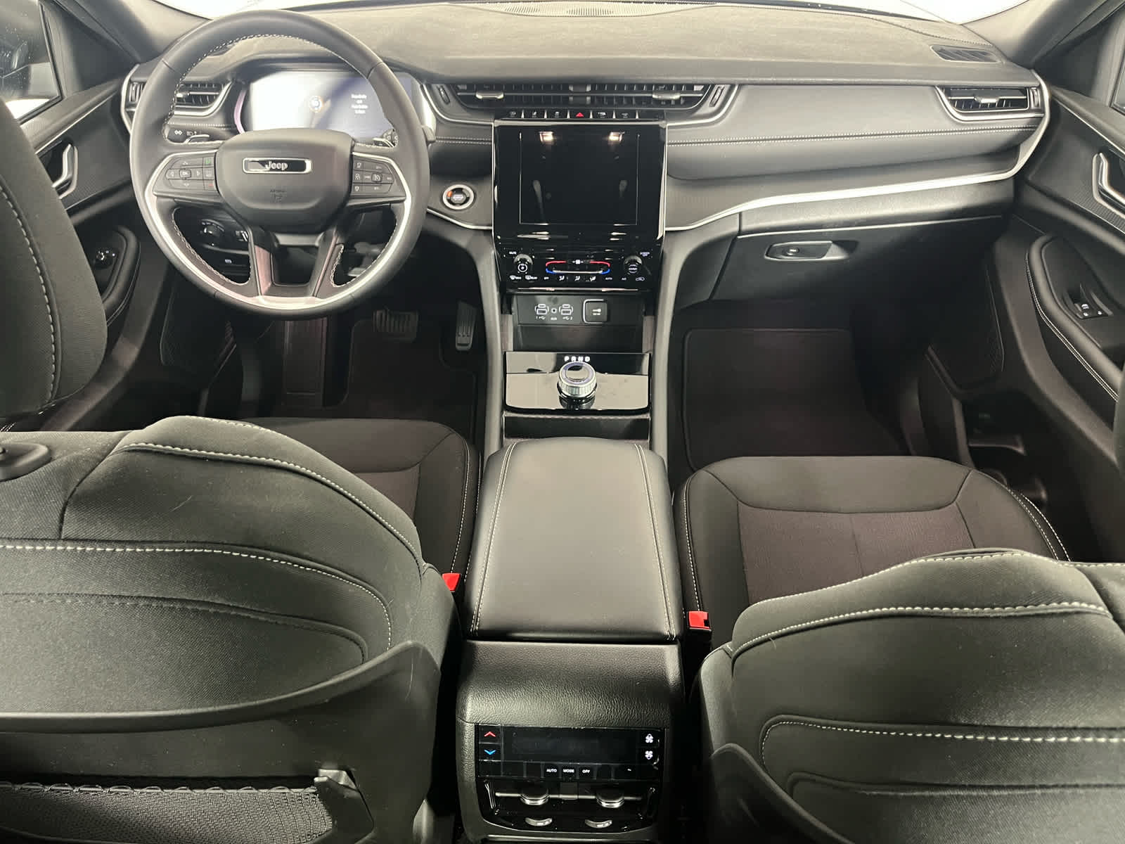 2025 Jeep Grand Cherokee GRAND CHEROKEE L LAREDO X 4X2