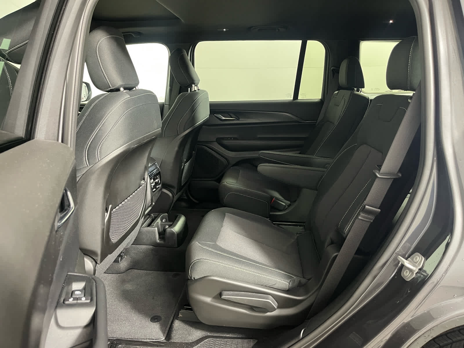 2025 Jeep Grand Cherokee GRAND CHEROKEE L LAREDO X 4X2