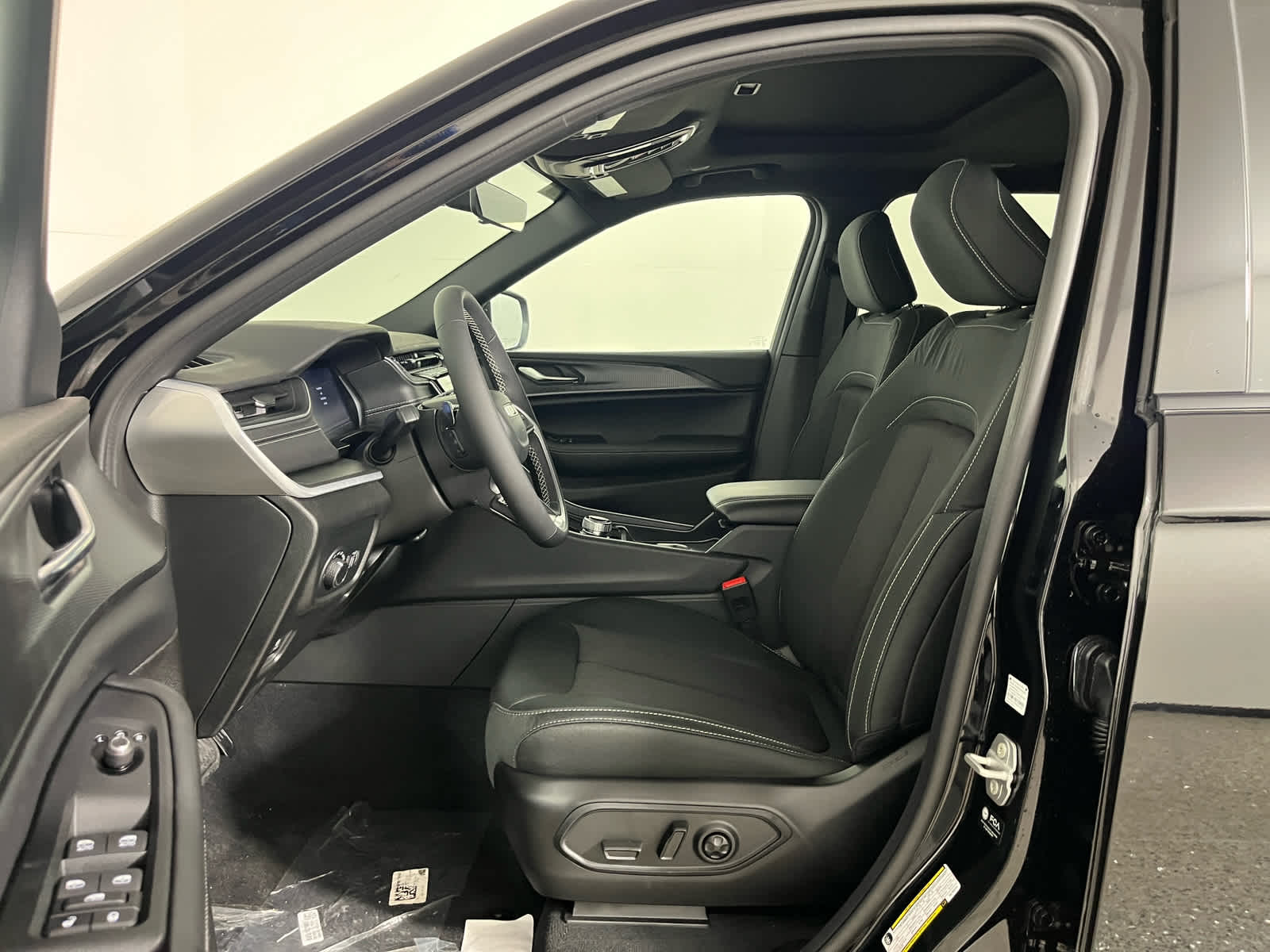 2025 Jeep Grand Cherokee GRAND CHEROKEE L LAREDO X 4X2