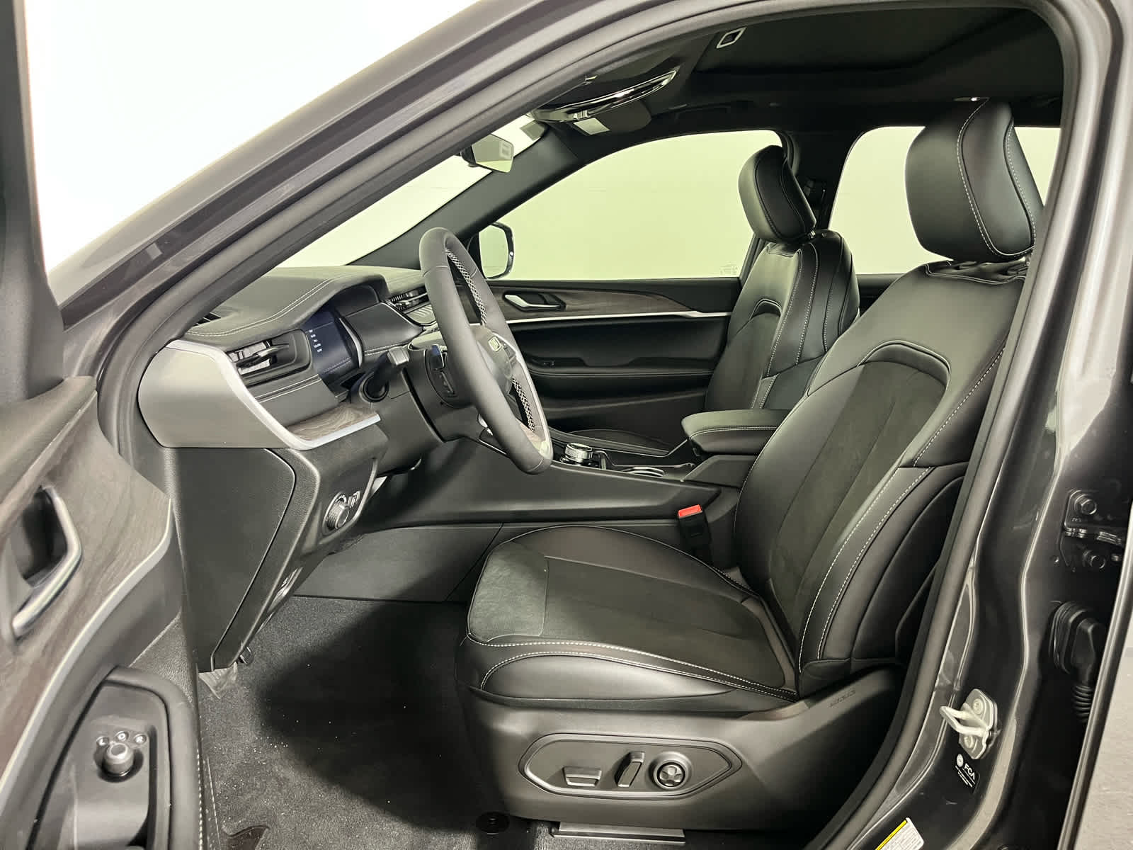 2026 Jeep Grand Cherokee L Laredo Altitude