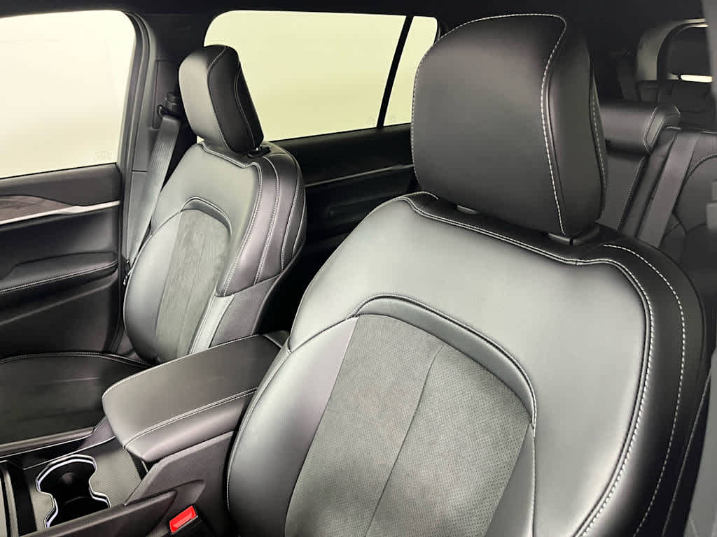 2026 Jeep Grand Cherokee L Laredo Altitude