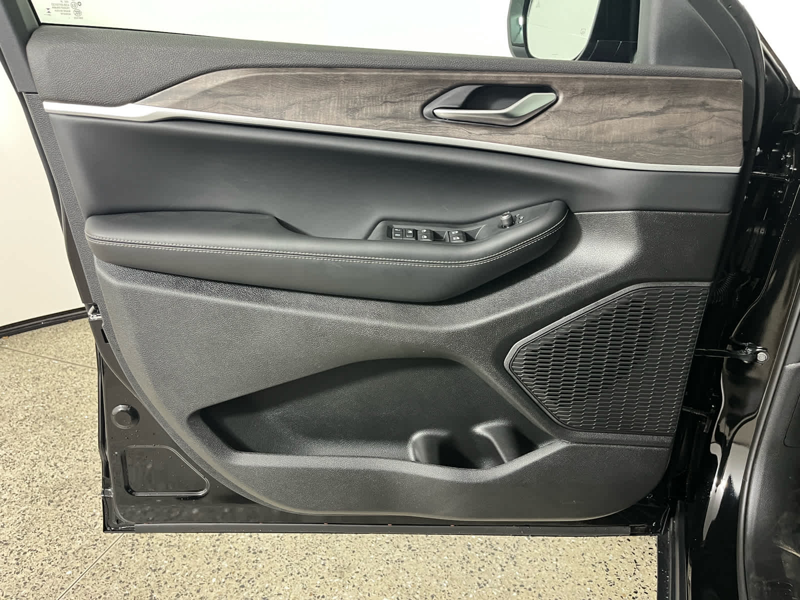 2027 Jeep Grand Cherokee L Laredo Altitude