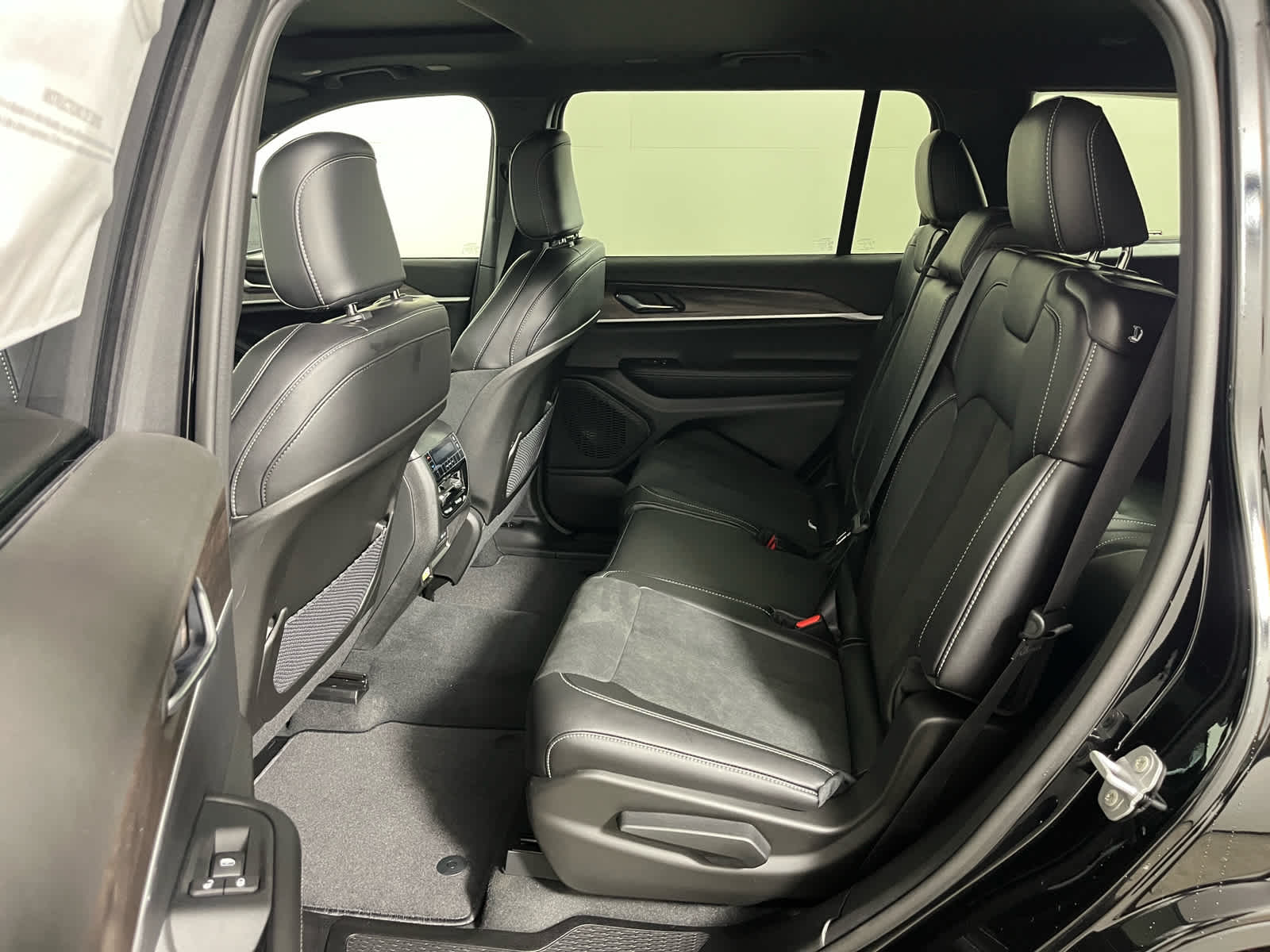 2027 Jeep Grand Cherokee L Laredo Altitude