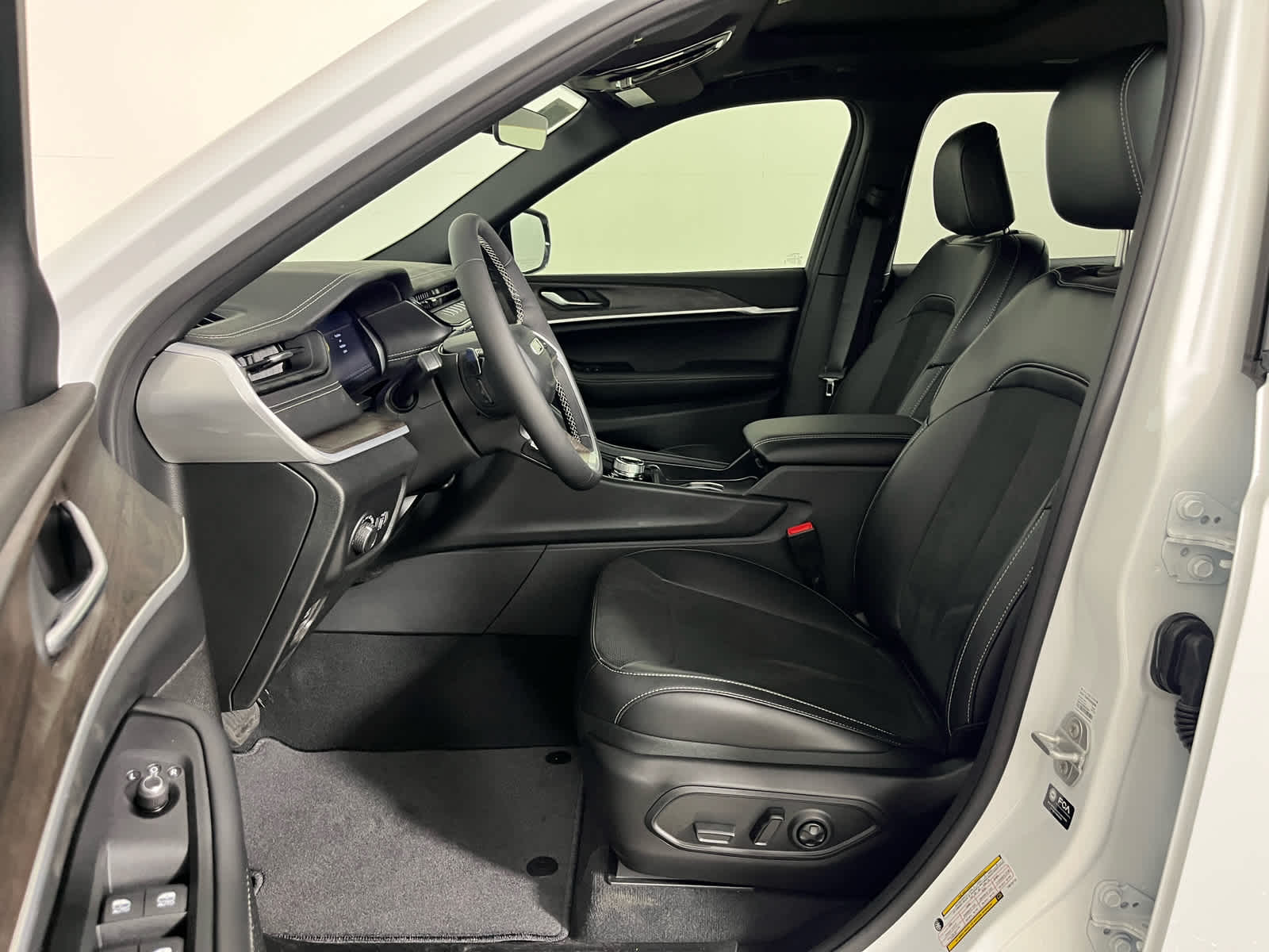 2026 Jeep Grand Cherokee L Laredo Altitude