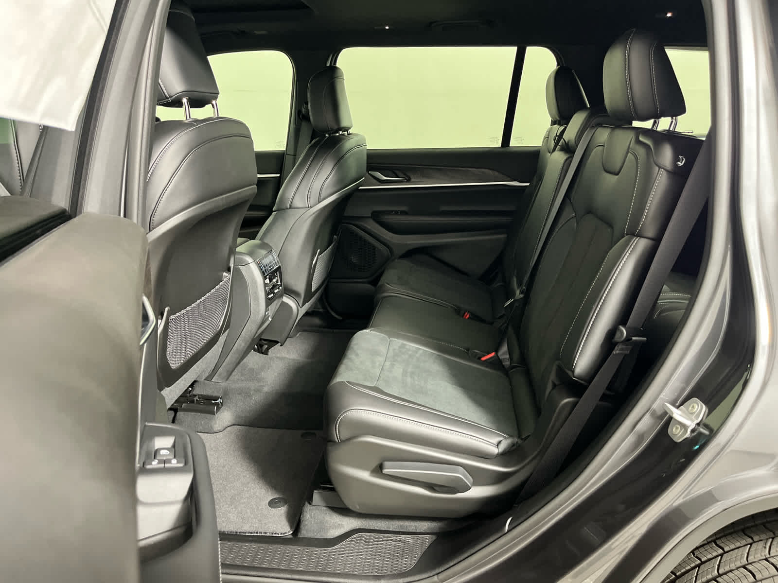 2026 Jeep Grand Cherokee L Laredo Altitude