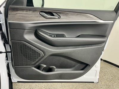 2026 Jeep Grand Cherokee L Laredo Altitude