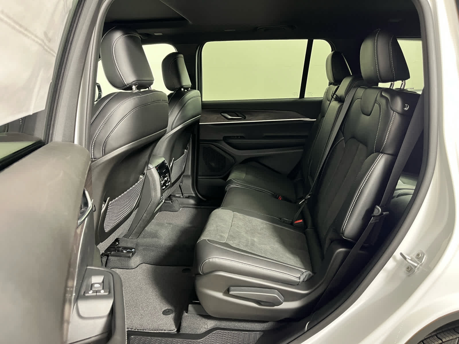 2026 Jeep Grand Cherokee L Laredo Altitude