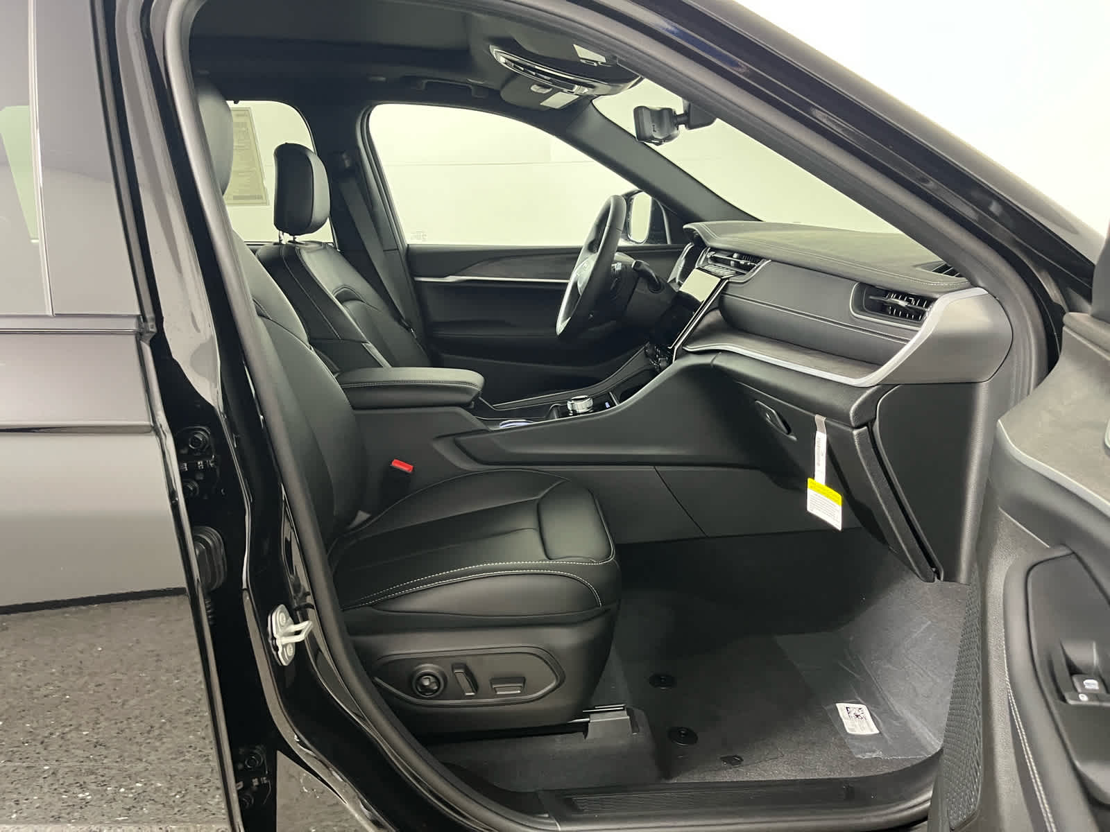 2025 Jeep Grand Cherokee GRAND CHEROKEE L LIMITED 4X2