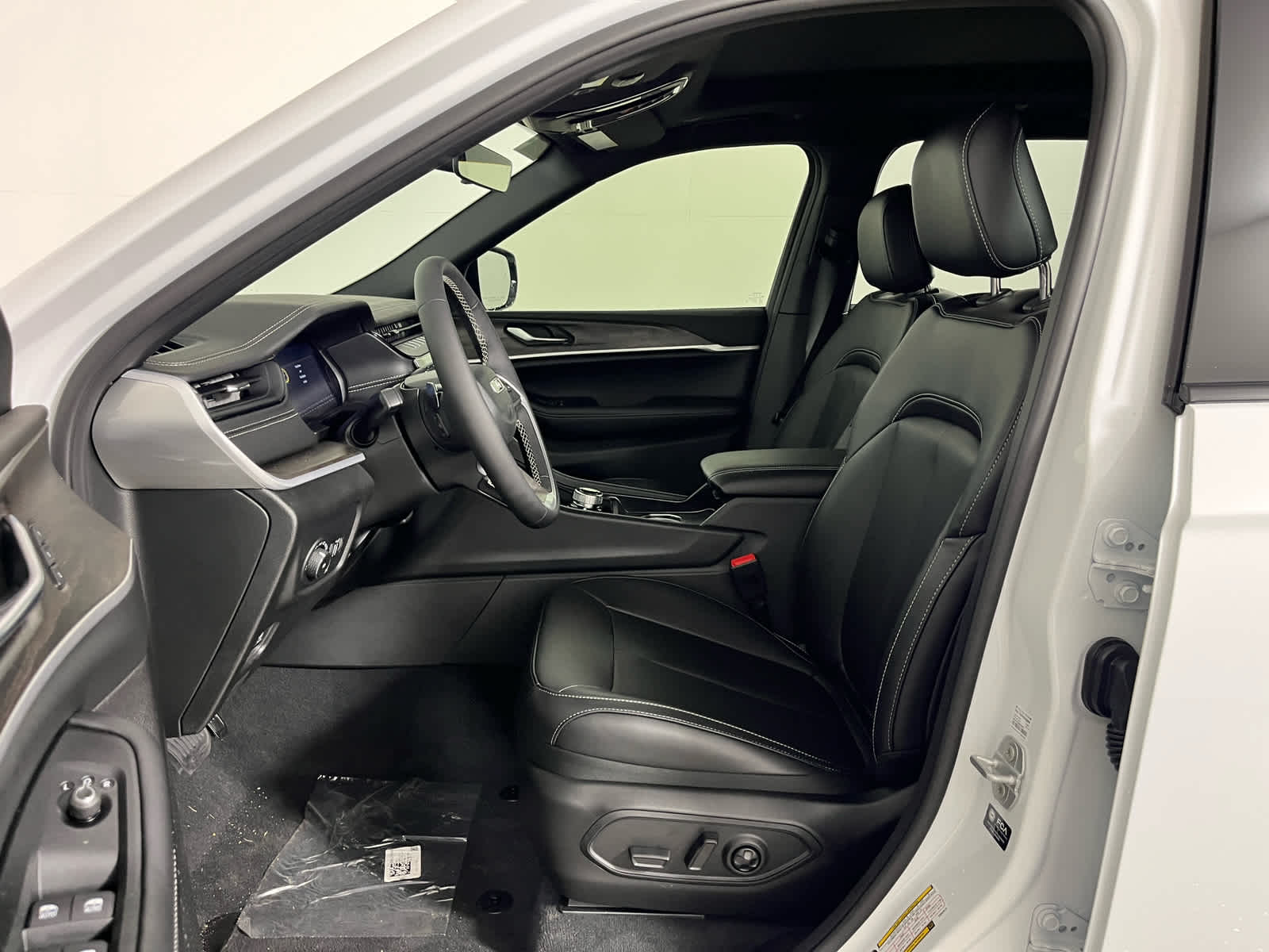 2026 Jeep Grand Cherokee L Laredo Altitude