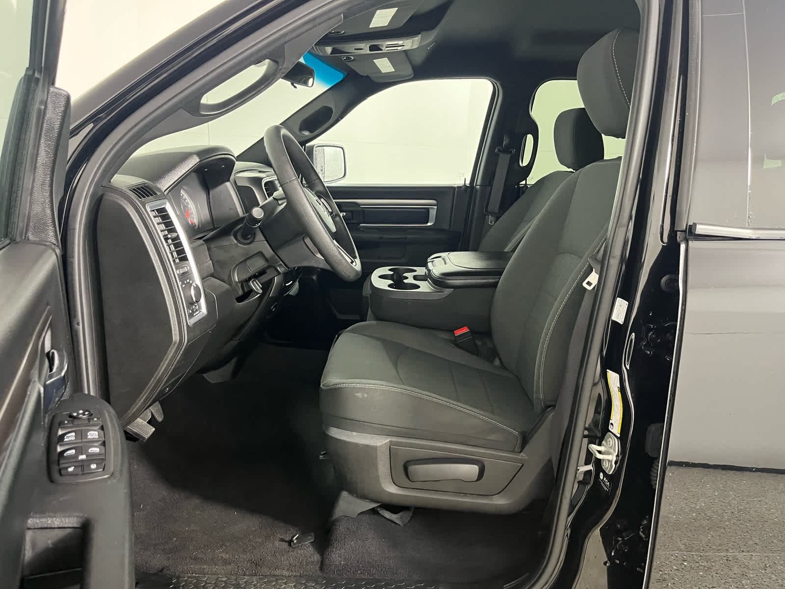 2024 RAM 1500 Classic Warlock Crew Cab 4x2 5'7' Box