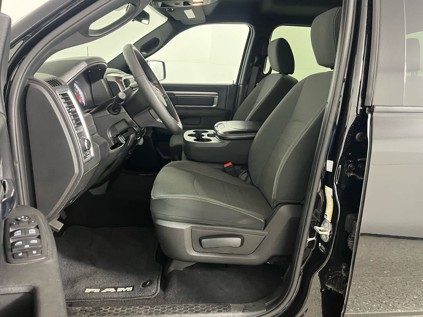 2024 RAM 1500 Classic Warlock Crew Cab 4x4 5'7' Box