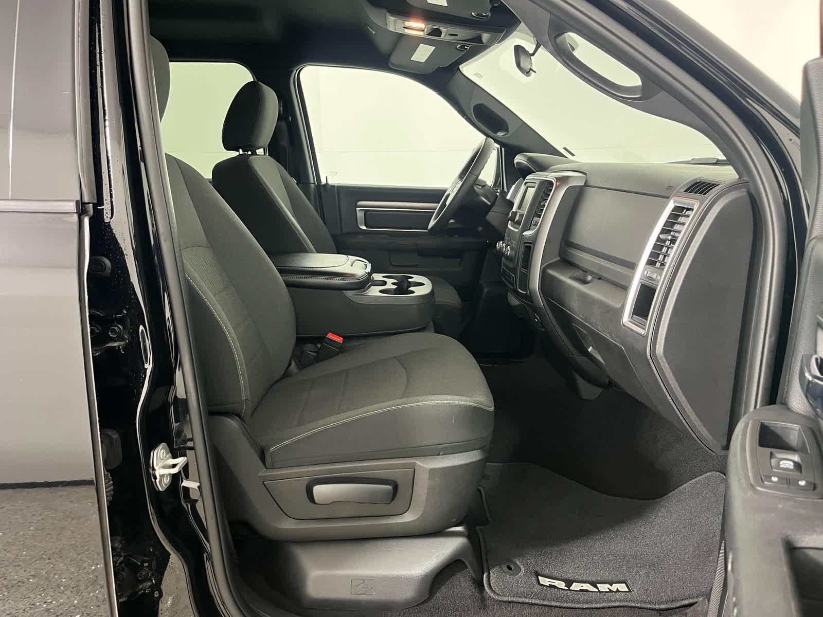 2024 RAM 1500 Classic Warlock Crew Cab 4x4 5'7' Box