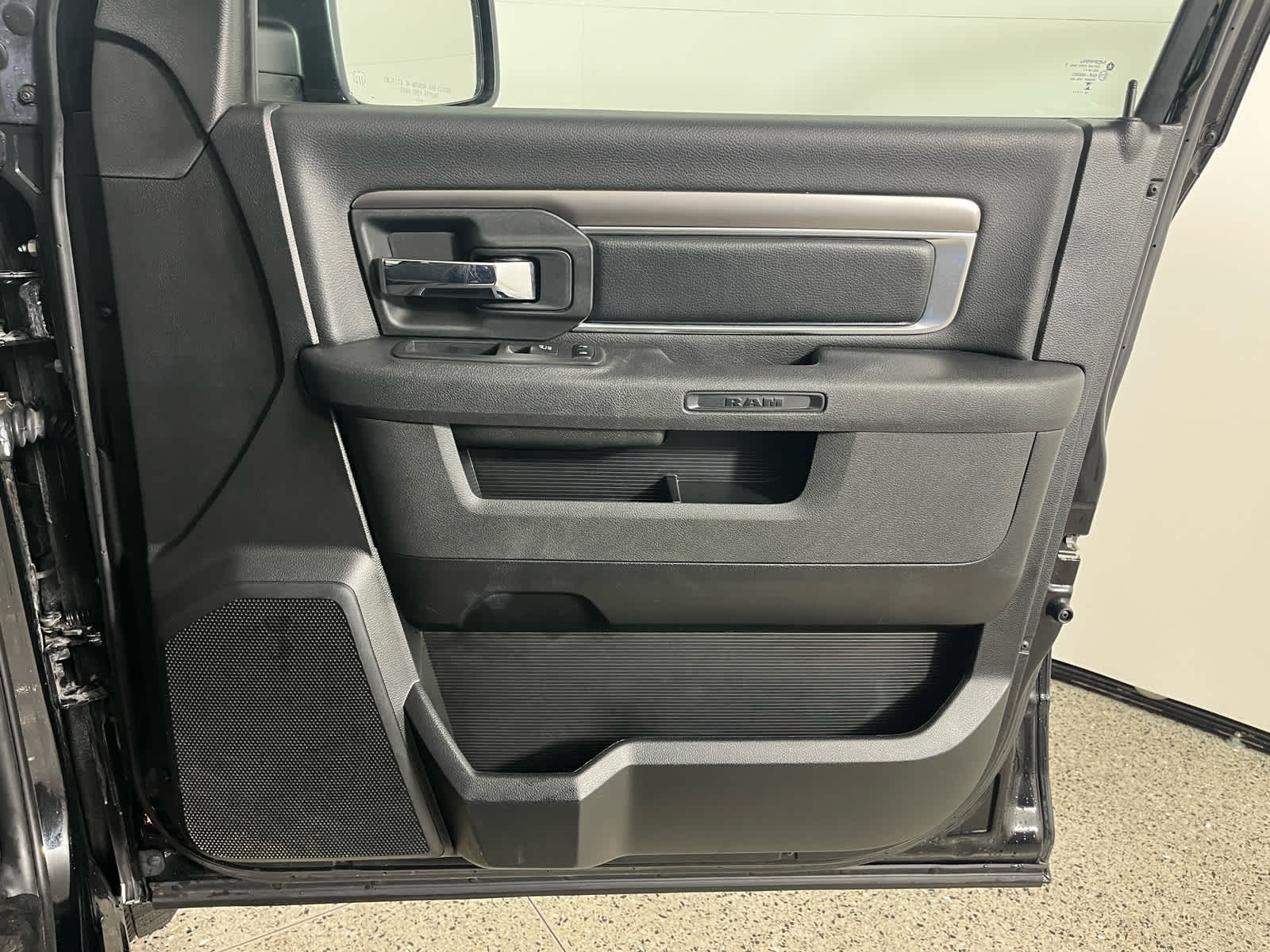 2024 RAM 1500 Classic Warlock Crew Cab 4x4 5'7' Box