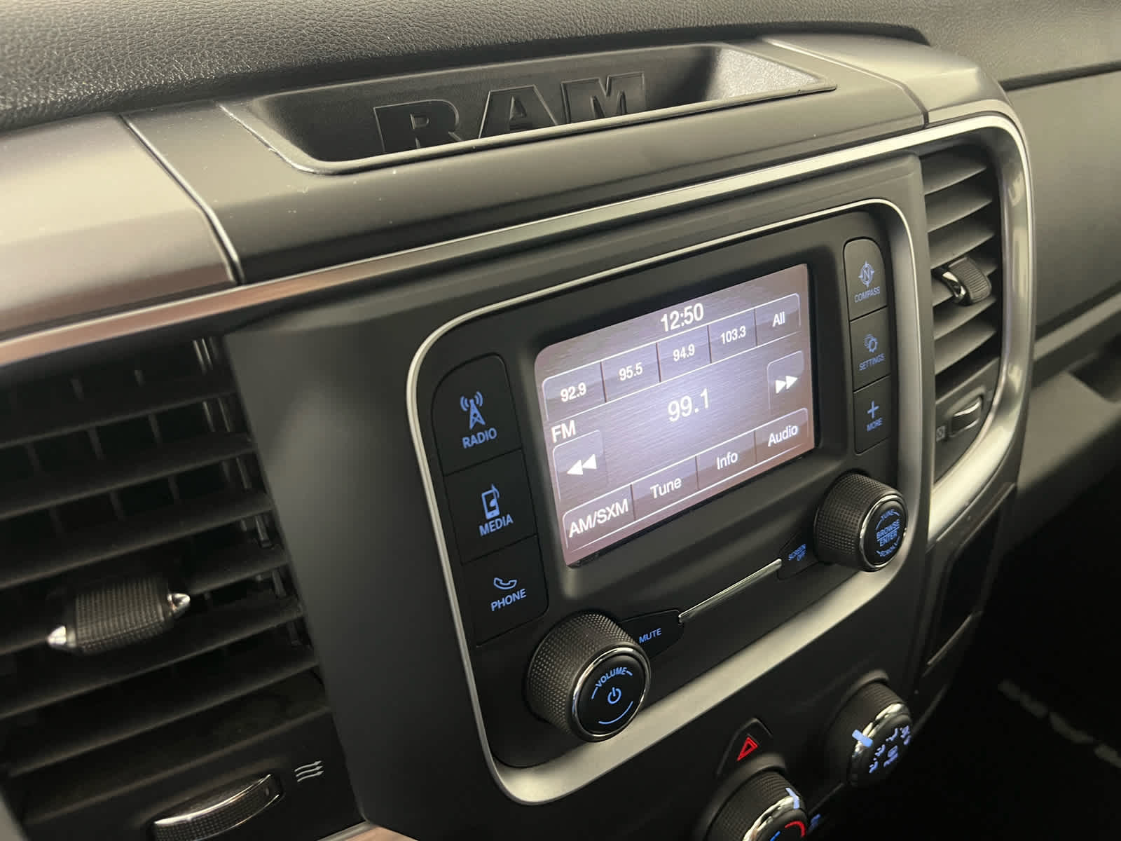 2024 RAM 1500 Classic Warlock Crew Cab 4x4 5'7' Box