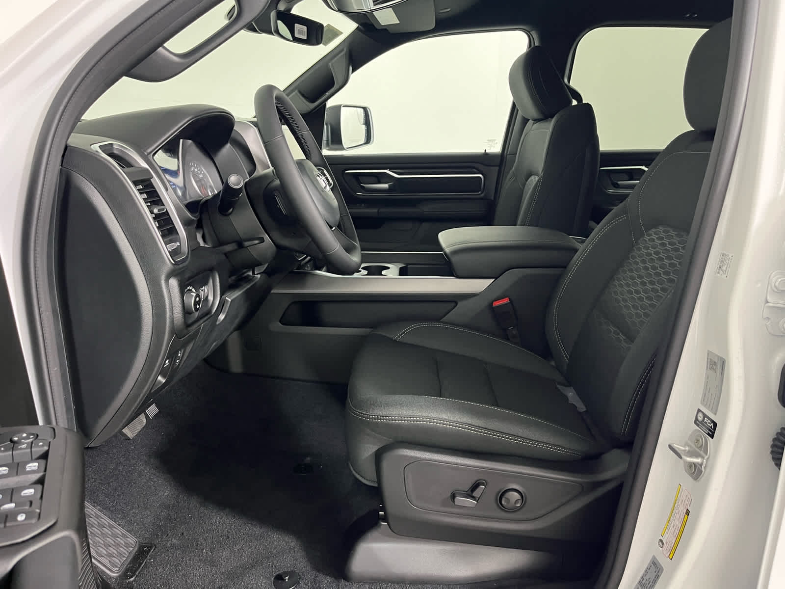 2025 RAM Ram 1500 RAM 1500 BIG HORN CREW CAB 4X2 5'7' BOX