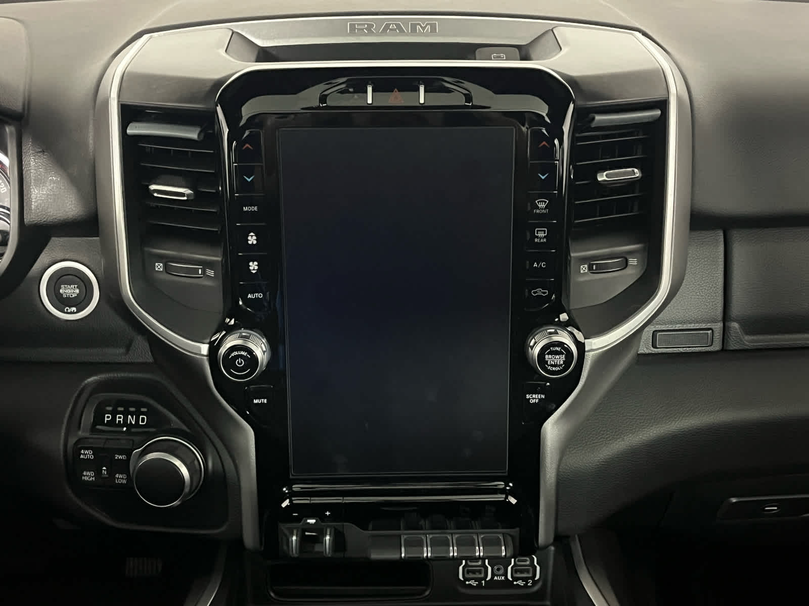 2022 RAM 1500 Big Horn Crew Cab 4x4 5'7' Box