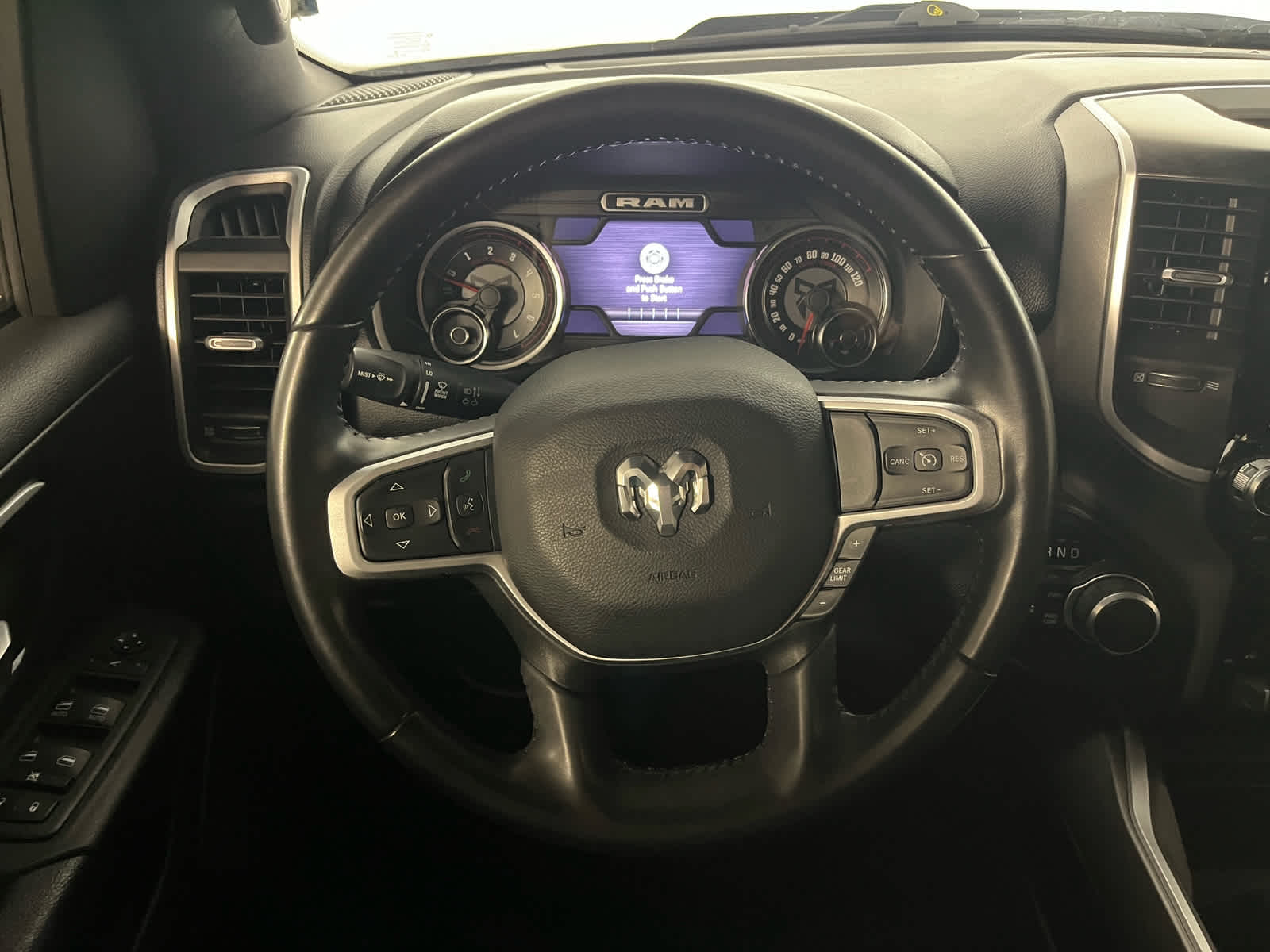 2022 RAM 1500 Big Horn Crew Cab 4x4 5'7' Box