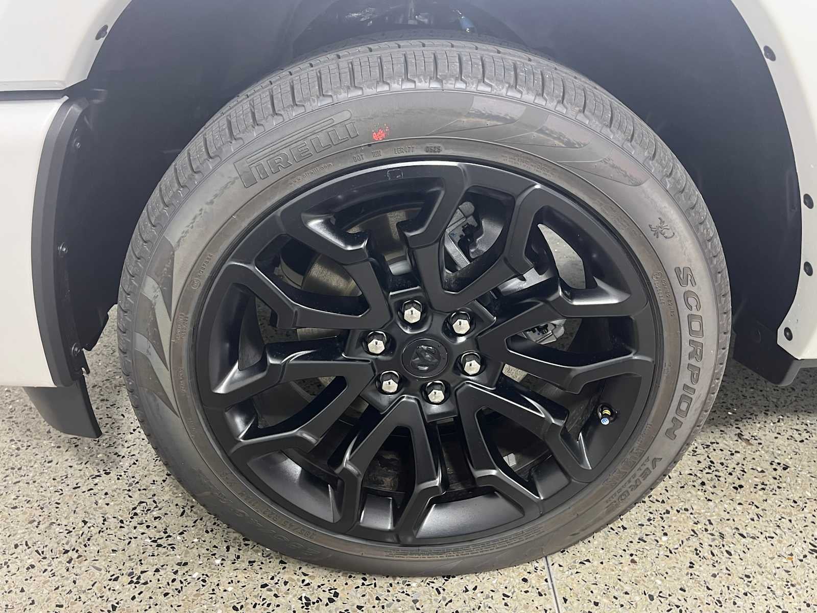 2025 RAM Ram 1500 RAM 1500 LIMITED CREW CAB 4X4 5'7' BOX