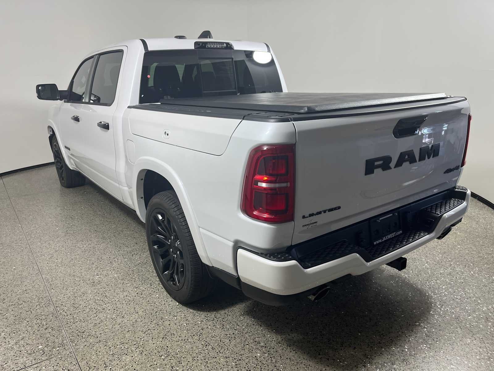 2025 RAM Ram 1500 RAM 1500 LIMITED CREW CAB 4X4 5'7' BOX